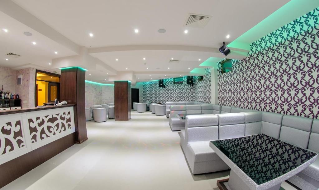 Hotel Iva & Elena ปอมโปโรโว ภายนอก รูปภาพ