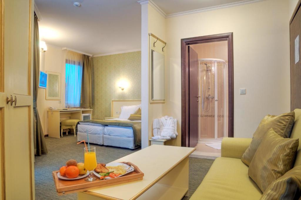 Hotel Iva & Elena ปอมโปโรโว ภายนอก รูปภาพ